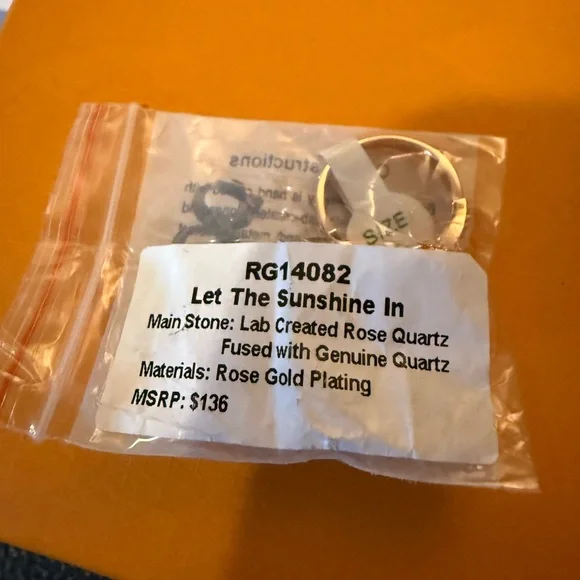 Elegant Pink Gemstone Ring - Picture 4 of 4